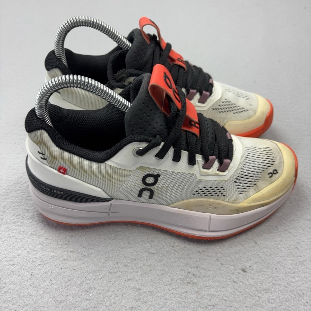 On The Roger Pro Shoes Womens Size 6 White Tennis Sneakers Mesh 3WD10602270